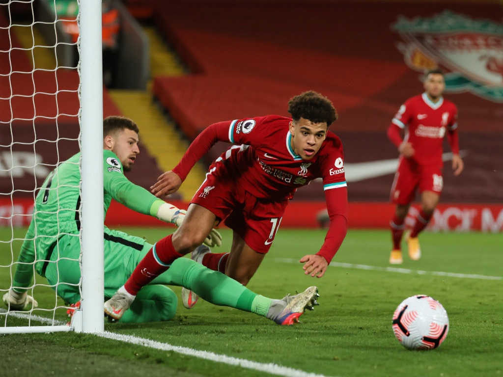 斯洛特：十人应战，球员表现令人满意